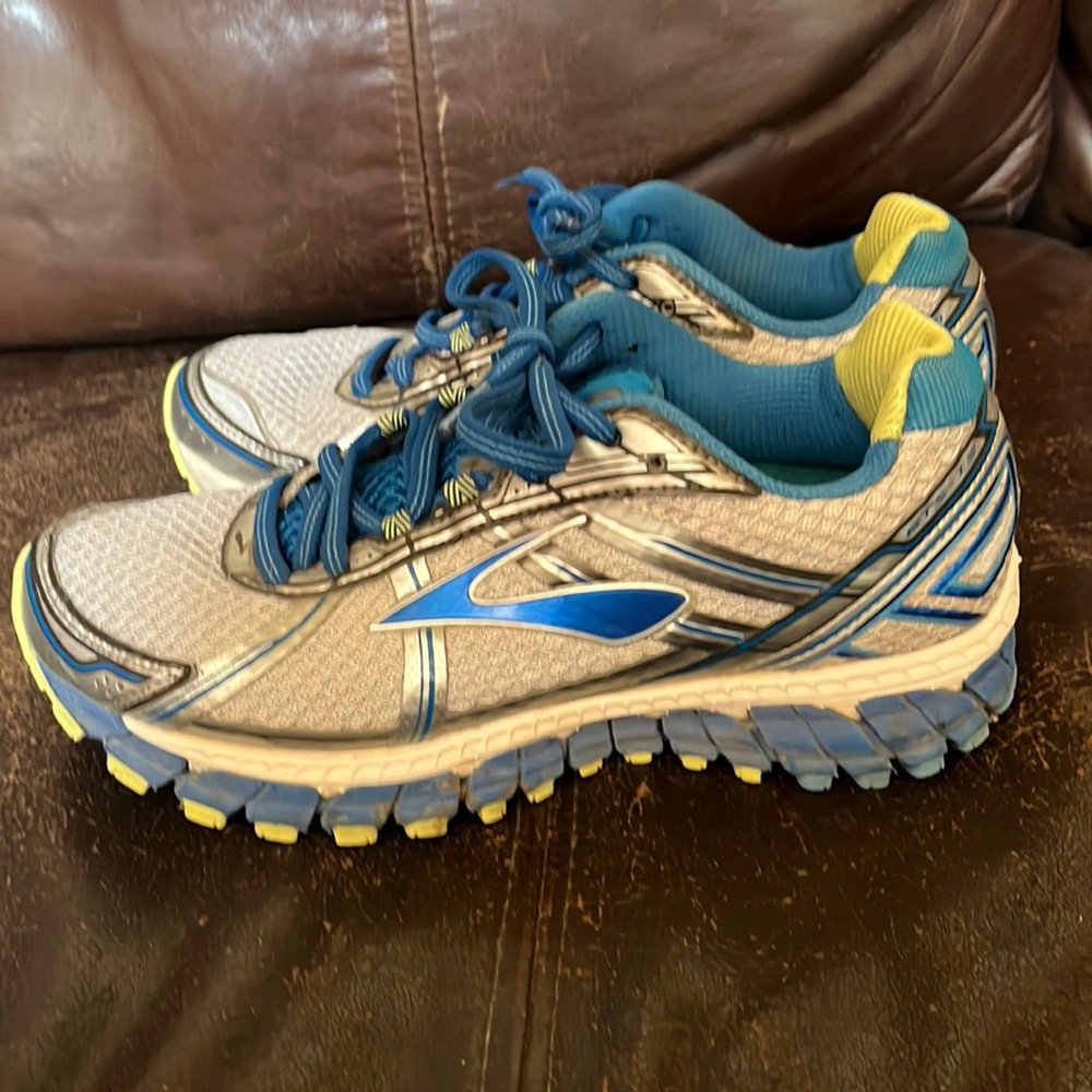Brooks Adrenaline GTS 15 running shoes